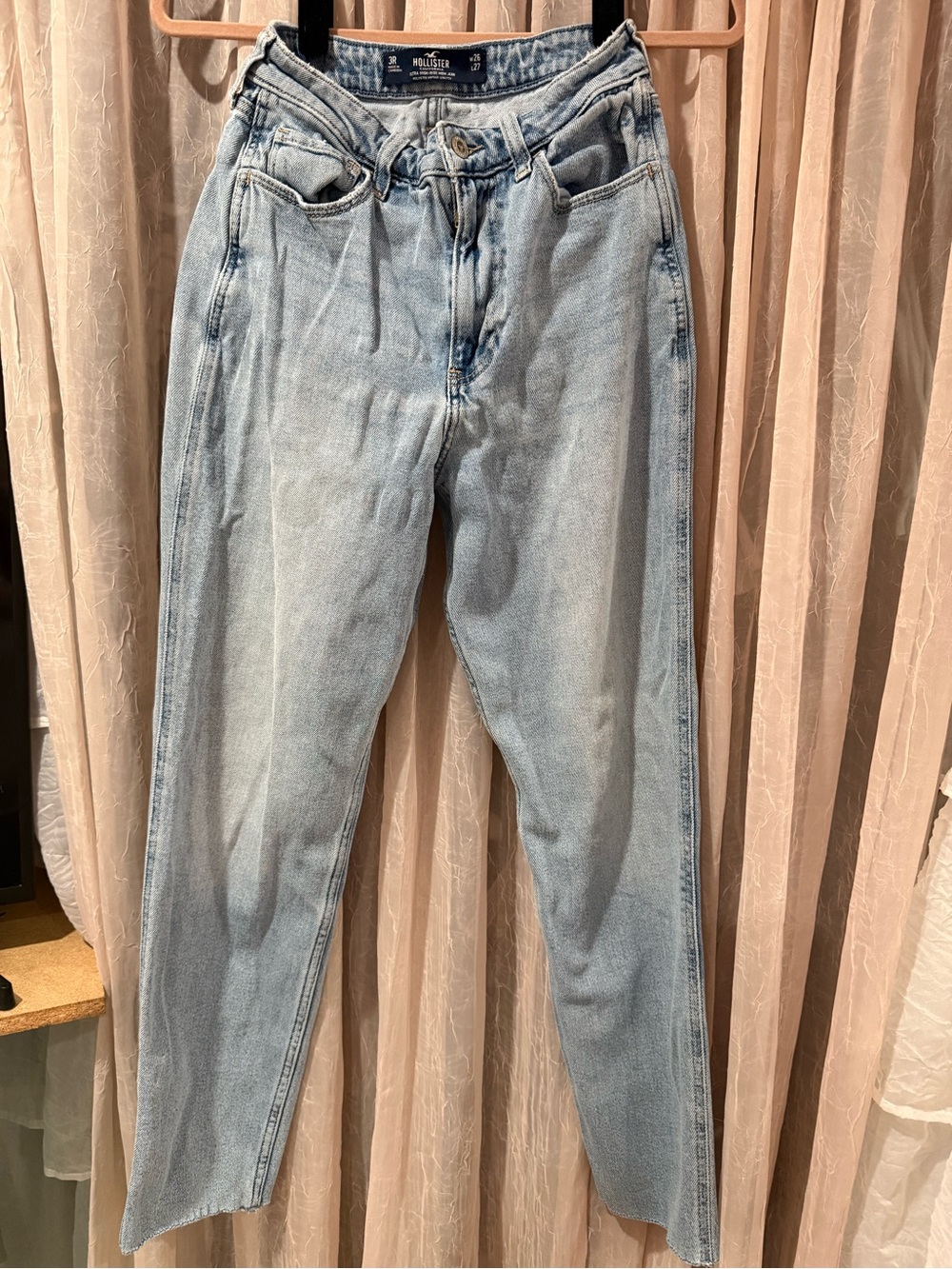 Hollister Ultra High Rise Mom Jean Size 3R